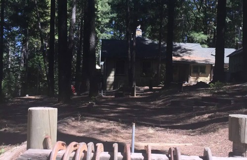 Potter Valley Cabin | Lake Pillsbury/Hull. Mt.Cabin Studio w/bath&deck