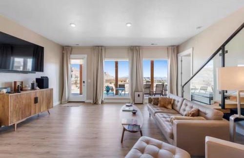 Big Water Villa | Lake Powell Sunrise Villa by Antelope Canyon