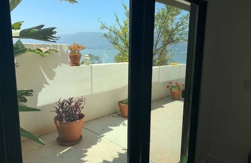Lake Elsinore House | Lake Recess With Million Dollar View