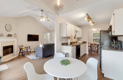 Pooler House | Lake Retreat near Savannah