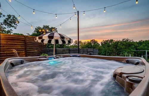 Dennis House | Lake Retreat w/3 Homes, Sleeps 37, Hot Tubs, Sauna, Golf, Amenities Galore!