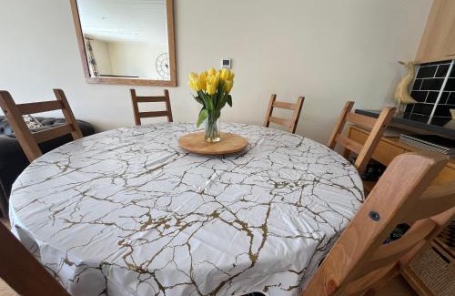 South Cerney House | Lake's End Lodge