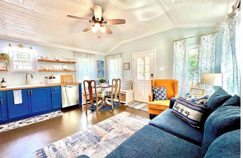 Etoile Cabin | Lake Sam Rayburn Cabin! DIRECT WATERFRONT! Bring Jet Skies, Boat, Fishing Gear!