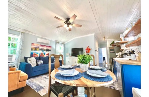 Etoile Cabin | Lake Sam Rayburn Cabin! DIRECT WATERFRONT! Bring Jet Skies, Boat, Fishing Gear!