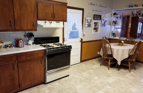 Lakewood House | LAKE SHELBYVILLE KIMBLE'S FARMHOUSE. SLEEPS 9