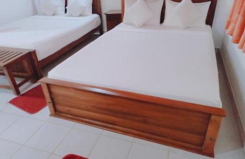 Mahasenpura House | Lake Side Tourist Inn