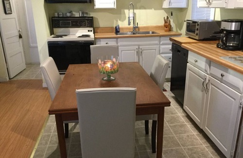 Brock House | Lake Simcoe Cottage across Thorah Centennial Park, Beaverton Ontario