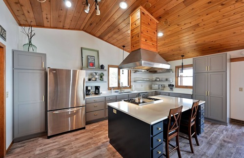 Herbster House | Lake Superior Direct Lakefront! Early September Weekend Openings!