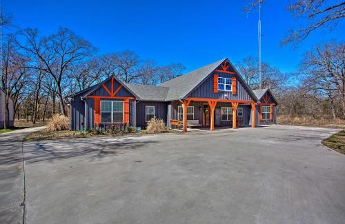 Quinlan House | Lake Tawakoni Access Home with Game Room!