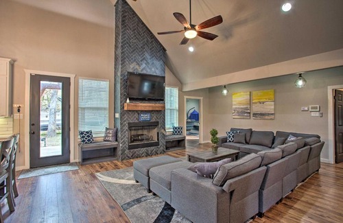 Quinlan House | Lake Tawakoni Access Home with Game Room!