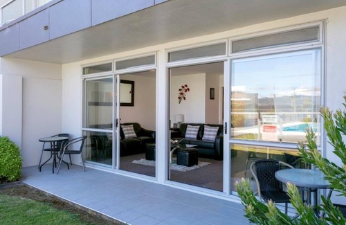 Two Mile Bay House | Lake Terrace Apartment