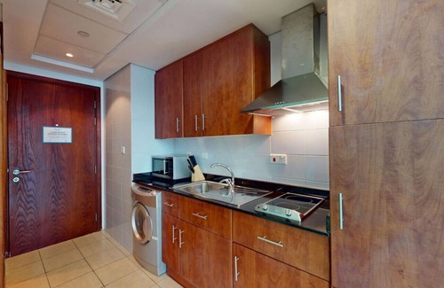 Jumeirah Lake Towers Apartment | Lake Terrace - Vibrant Studio