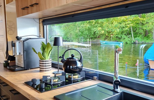 Goyatz Boat Rental | Lake time in a houseboat with fireplace & sauna on Lake Schwielochsee