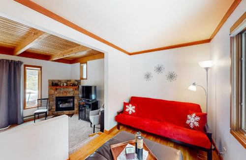Keystone House | Lake to Mountain