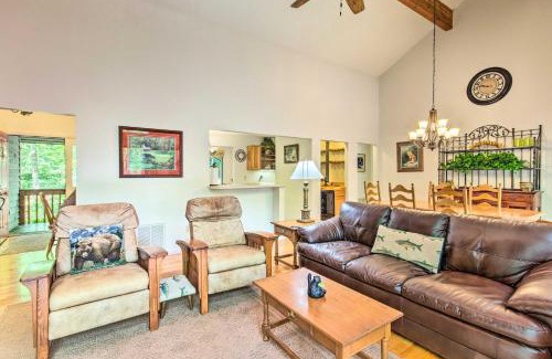 Lake Toxaway House | Lake Toxaway Cabin with Fire Pit - 1 Mi to Marina