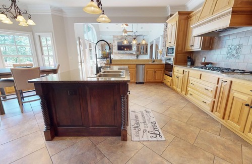 Samantha House | Lake Tuscaloosa game day ready & Family fun in Northport!