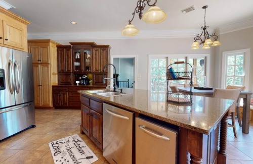 Samantha House | Lake Tuscaloosa game day ready & Family fun in Northport!