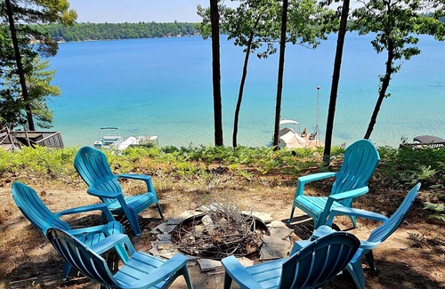 Kalkaska House | Lake View & Access/Hot Tub/5000 Arcade Games/Pool Table/Pontoon for Rent