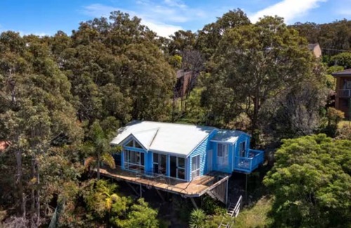 Fishing Point House | Lake View Blue 2 Bedroom House - Wifi, AC, close to Lake Macquarie
