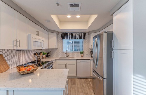 Chandler Condo | LAKE View Condo: Comm Htd POOL, Spa, Pickleball Cts, King Beds & TVs Both BRs