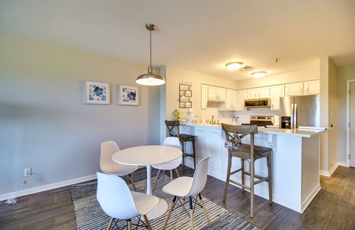 Afton Condo | Lake-View Condo Condo in Vista Towers Shangri-La!