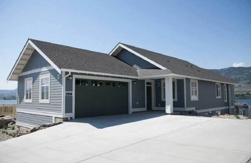 Okanagan-Similkameen House | Lake View Cottage - Fantastic views - 2 kitchens