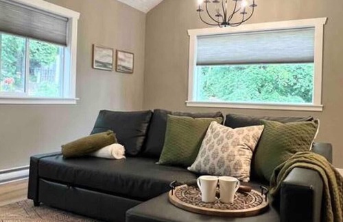 Agassiz House | Lake View Cottage in Agassiz