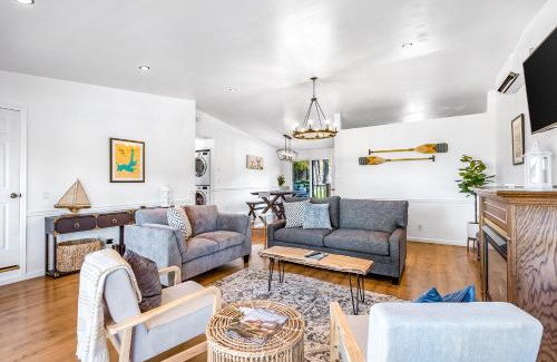 Clarksville House | Lake View Getaway