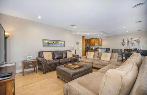 Saugatuck Apartment | Lake View Getaway