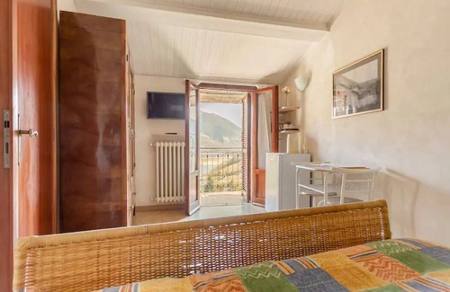 Castel di Tora Apartment | LAKE VIEW HOUSE 4-6 SEATS LAKE HOLIDAY IT