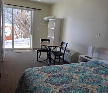 Lake City Hotel | Lake View Motel & Gift Shop
