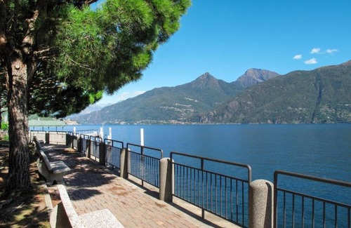 San Siro House | Lake View Retreat in San Siro