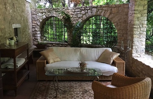 Garda House | Lake view villa surrounded by greenery
