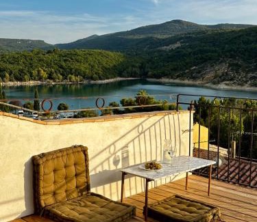 Bauduen Apartment | Lake View with Private Terrace
