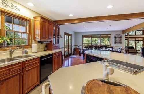 The Galena Territory House | Lake views! Hot tub! Family & pet friendly!