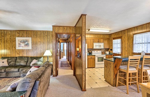 Lake Waccamaw House | Lake Waccamaw Home w/Fenced Yard & Shared Pier!