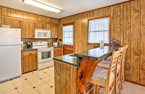 Lake Waccamaw House | Lake Waccamaw Home w/Fenced Yard & Shared Pier!