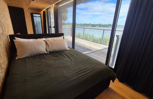 Seymour Apartment | Lake Wellington Luxury Retreat