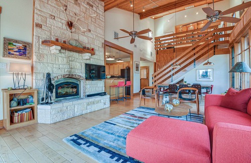 Morgan Cabin | Lake Whitney Cabin w/Hot Tub & Fire Pit!