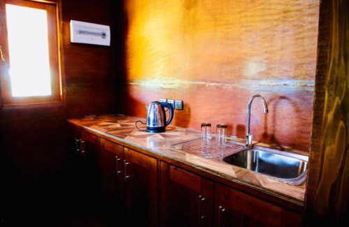 Weerawila Hotel | Lake Wind Resort & Restaurant