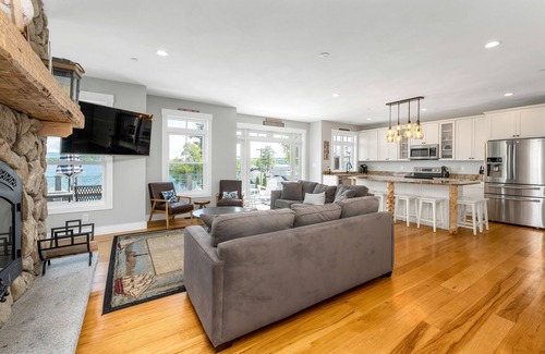 Weirs Beach House | 🏖 Lake Winnipesaukee Vacation at Akwa Marina 🏖 Beach, Pool, Hot Tub, Beach Bar