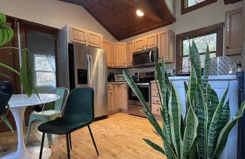 South Britain Cottage | Lake Zoar Cabin, Magical Views & Peaceful Vibes; private dock, kayaks, firepit, patio, office space!