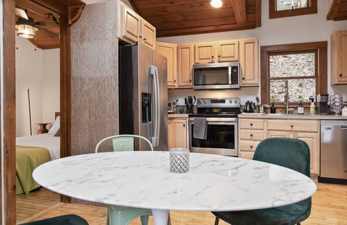South Britain Cottage | Lake Zoar Cabin, Magical Views & Peaceful Vibes; private dock, kayaks, firepit, patio, office space!