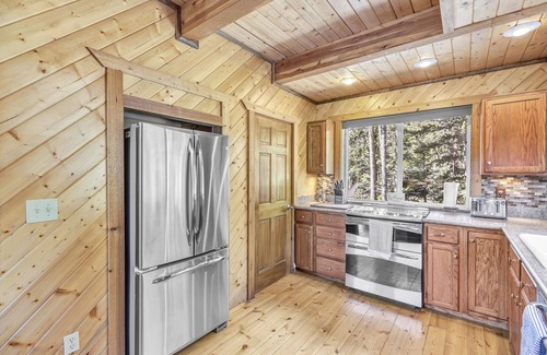Saint Mary's House | Lakefront 3BR Cabin 1 Hr from Denver