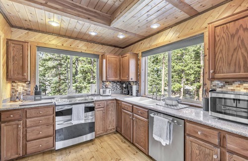 Saint Mary's House | Lakefront 3BR Cabin 1 Hr from Denver