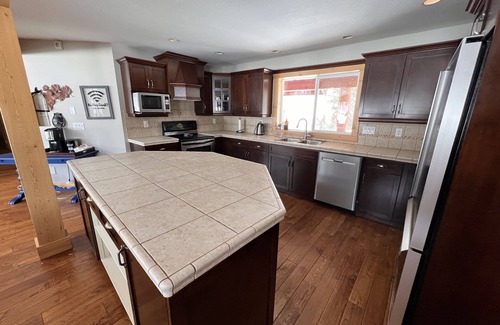 Okanagan-Similkameen House | Lakefront, 5 Bedroom "Aspen" Lodge on Otter Lake