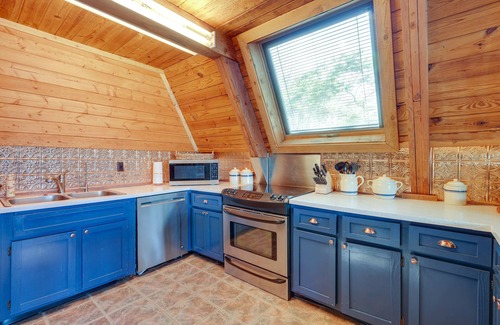 Columbia Cabin | Lakefront A-Frame Cabin with Community Perks