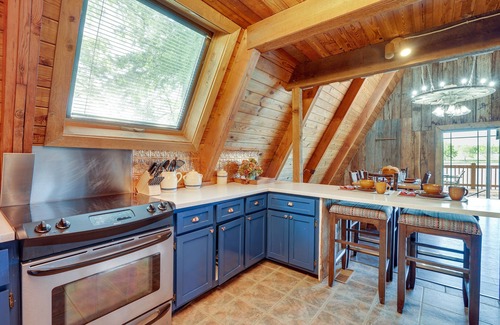 Columbia Cabin | Lakefront A-Frame Cabin with Community Perks