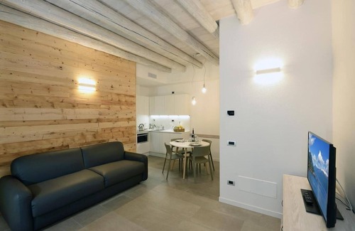 Toscolano Maderno Apartment | Lakefront Apartment "Al Segnavento Roccafredda" with Pool, Wi-Fi & Garden
