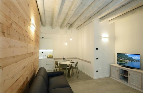 Toscolano Maderno Apartment | Lakefront Apartment "Al Segnavento Roccafredda" with Pool, Wi-Fi & Garden